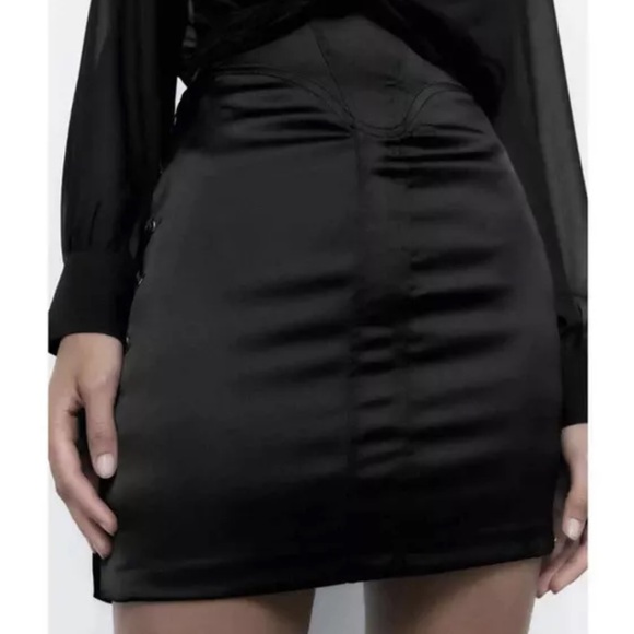 Black satin lace up mini skirt - Picture 2 of 10